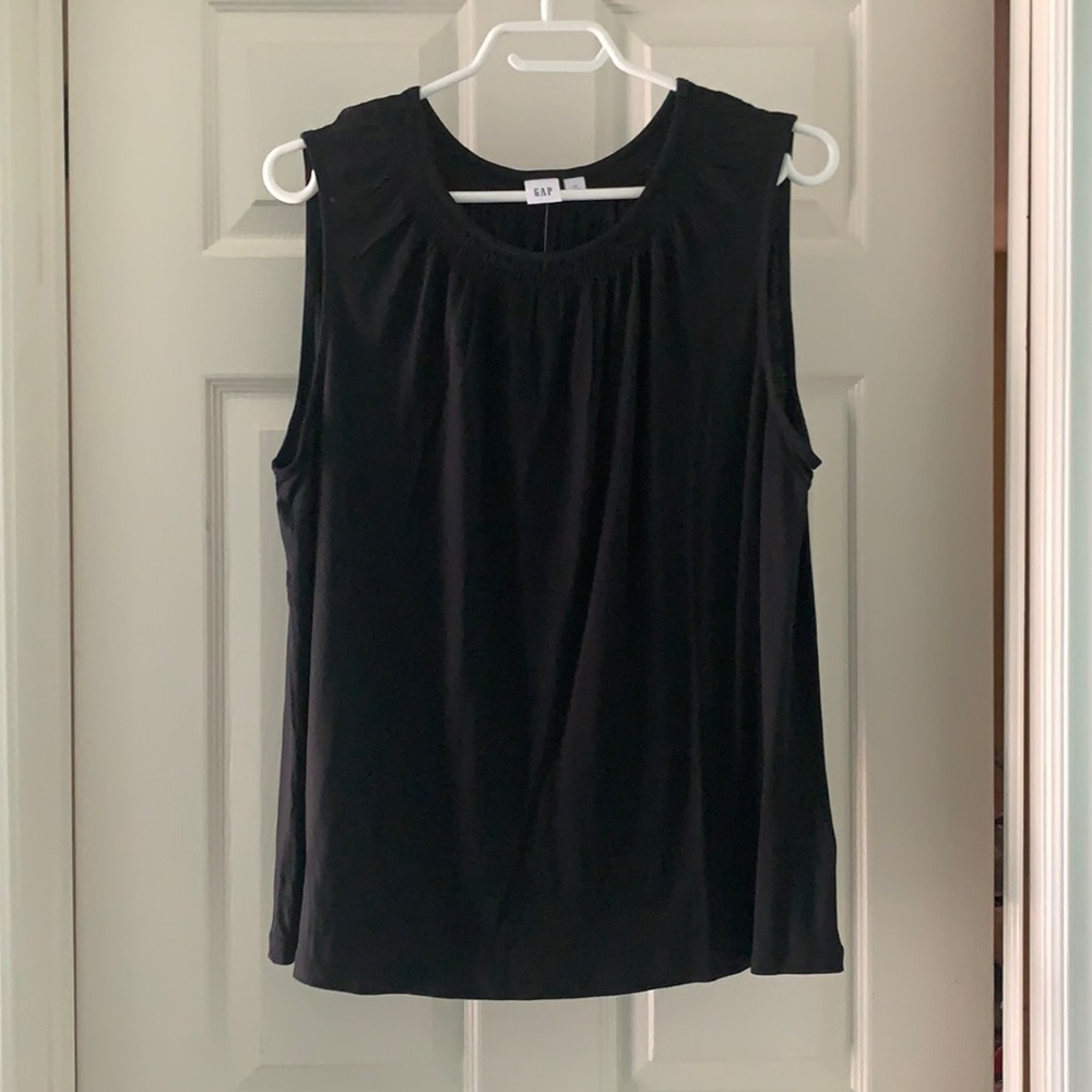 NWT Gap black sleeveless shirt
